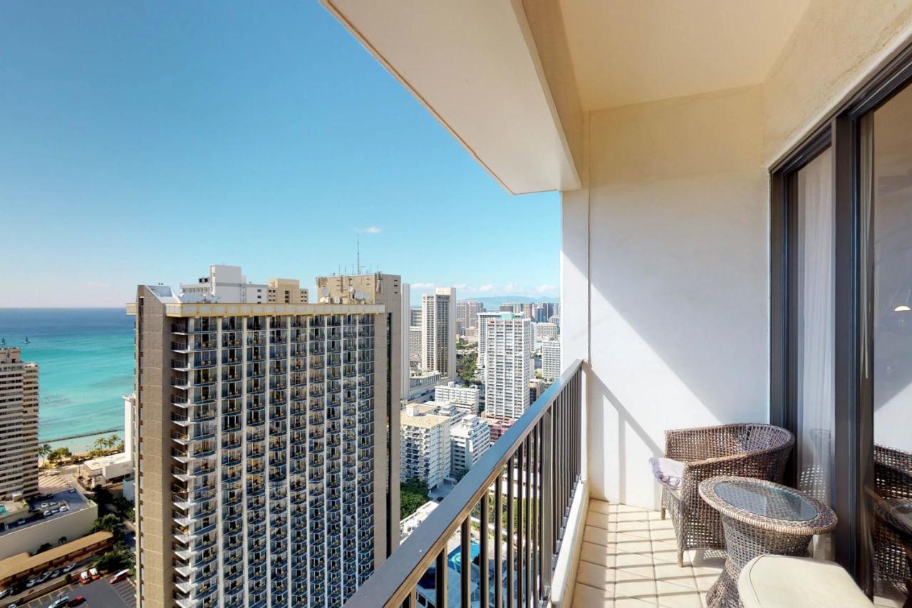 The Banyan Condos Honolulu Room photo