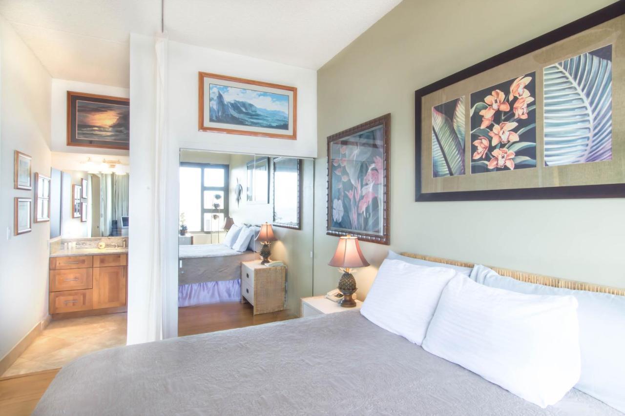 The Banyan Condos Honolulu Room photo